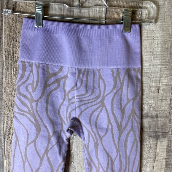 Fabletics High-Waisted Seamless Legging NWT - Picture 3 of 6